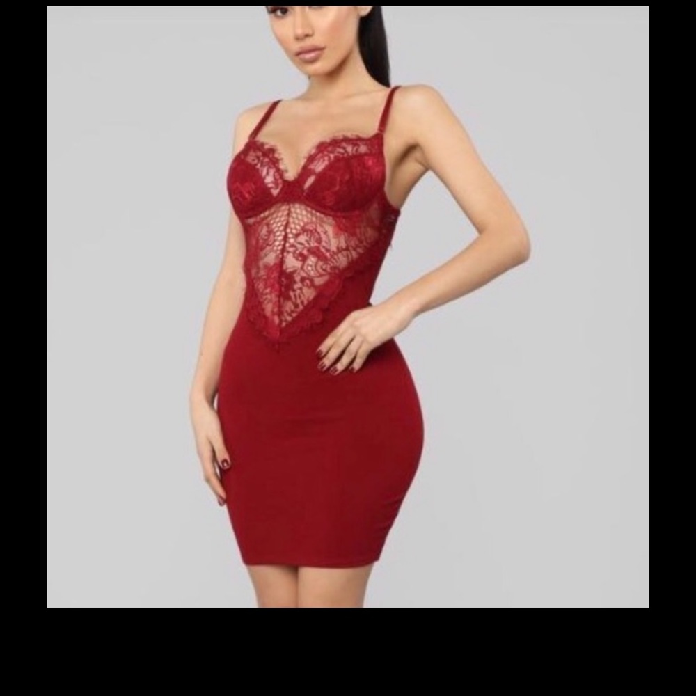 Brand new dress didn’t fit me but is a beautiful dress sizeM with new tags